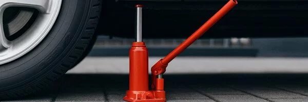 Hydraulic bottle jacks