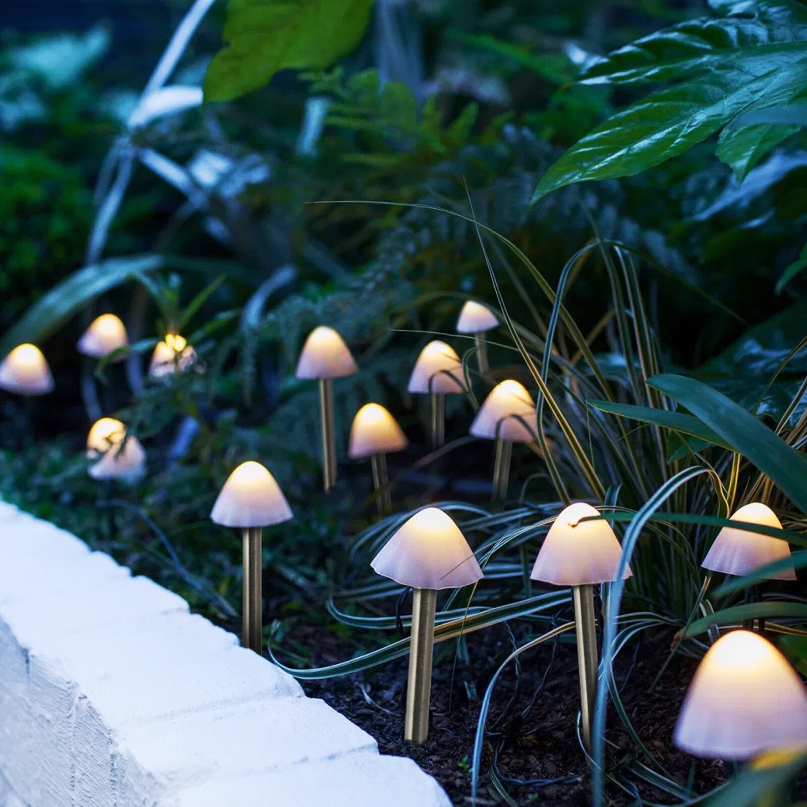 Garden of Eden - Lampă solară LED 12 buc. ciuperci mini alb cald 24 cm x 4 m thumb