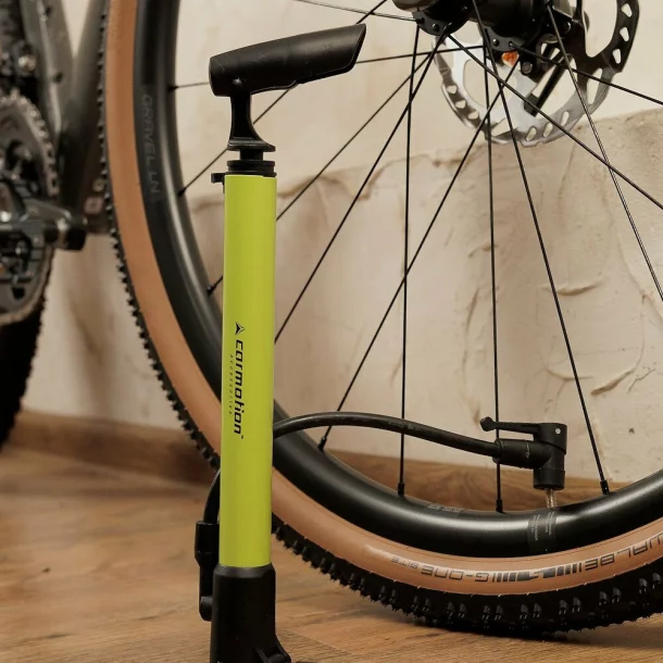 Pompa manuala pentru bicicleta, cu furtun si suport de fixare pe cadru, lungime 310mm, max 8Bari/120PSI