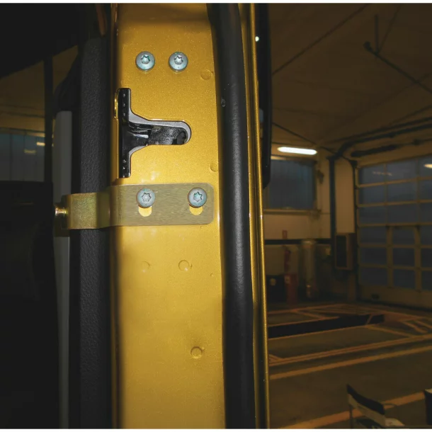 Additional truck door locks - Man TGS (09/14&gt;10/21) - Man TGX (09/12&gt;10/21) - Man TGS (11/21&gt;) - Man TGX (11/21&gt;)