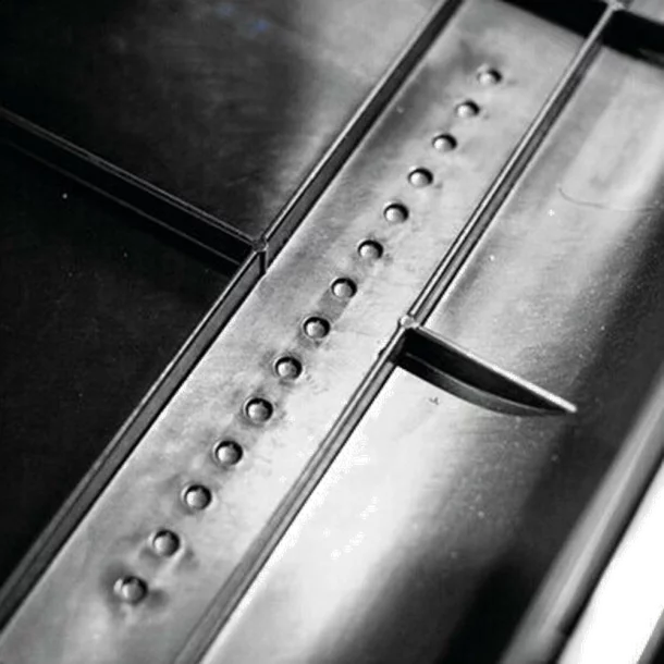 Gran-Pree, polipropilén csomagtartó doboz 320 l  - Karbon fekete-újra lezárva,