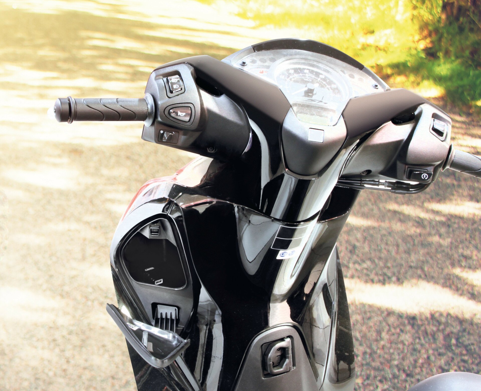 Incarcator motocicleta USB-Fix Omega fixare cu suruburi 12/24V - 2400mA thumb