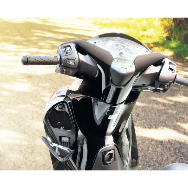 Motorkerékpár USB-Fix Omega töltő csavaros rögzítéssel 12/24V - 2400mA