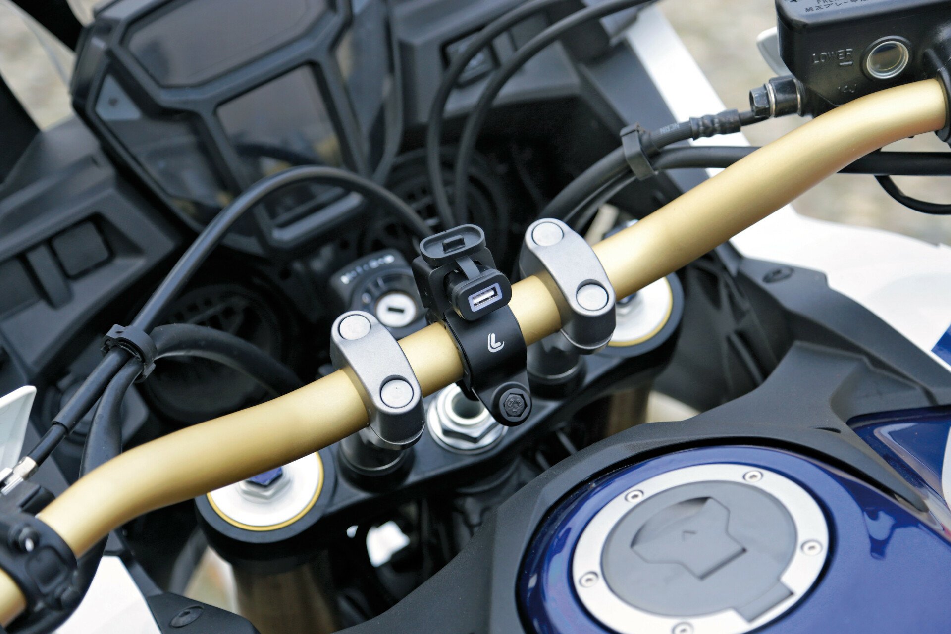 Motorkerékpár USB-Fix Tube töltő kormárnyrúdra szerelhető 12/24 V - 3000mA thumb