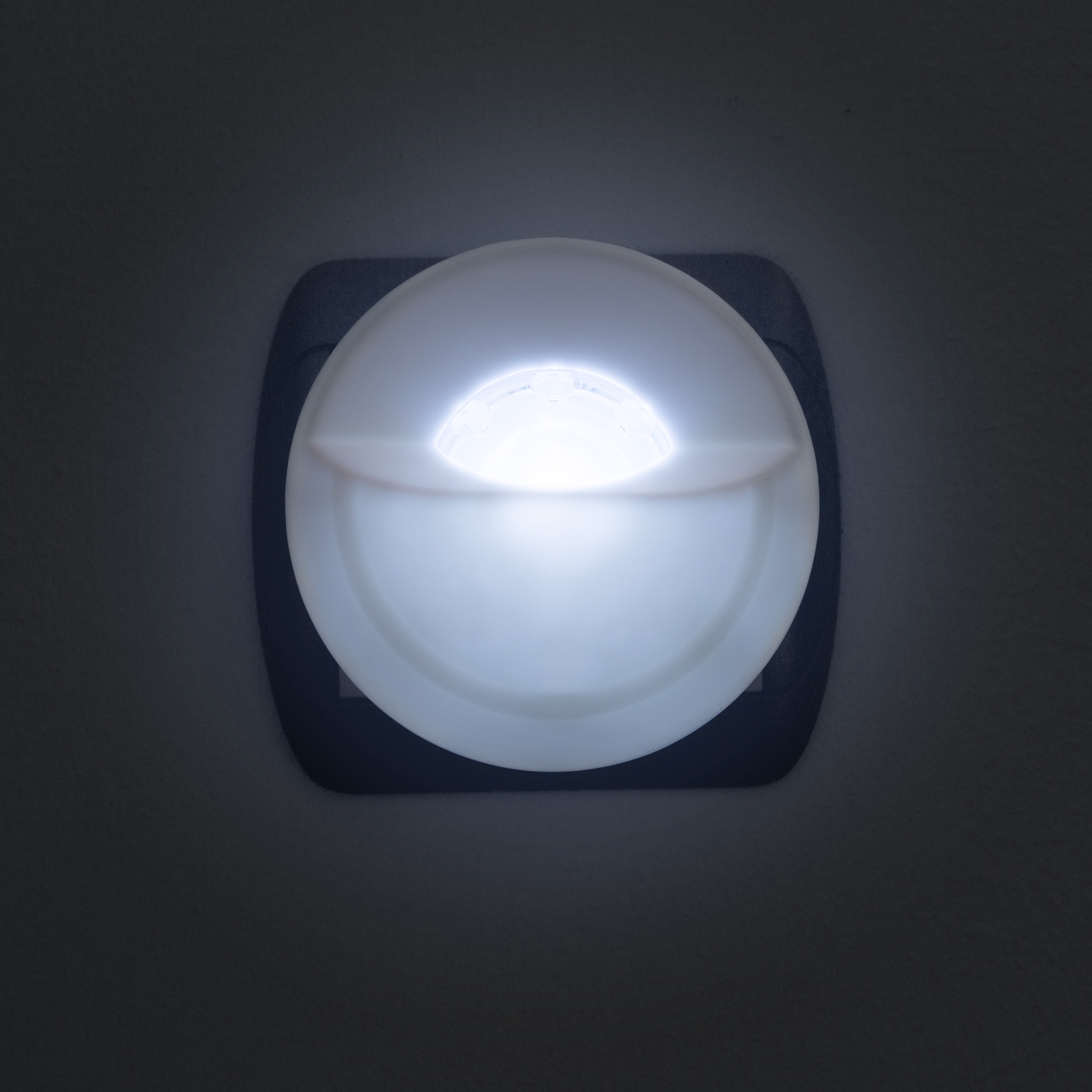 Phenom LED Night Light with Dusk Sensor thumb