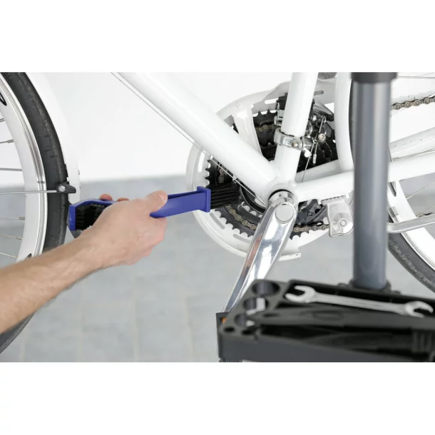 Bicycle and motorcycle chain cleaning brush