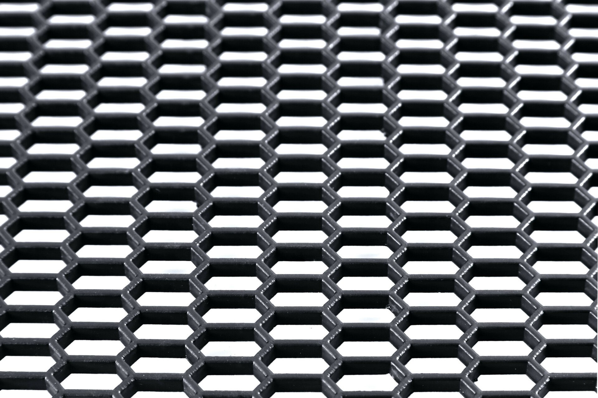 Műanyag díszrács fekete - Nagy hexagon 15x35 mm - 120x40 cm thumb