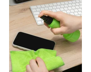 Windshield, screen cleaning kit