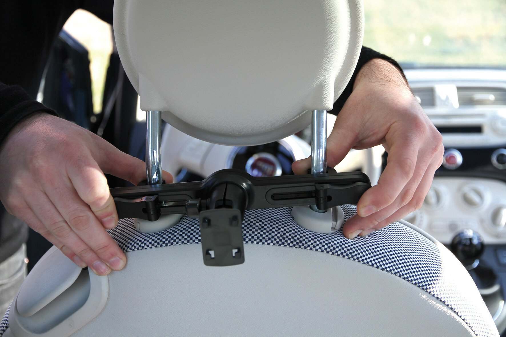 Headrest tablet holder 145-205 mm thumb