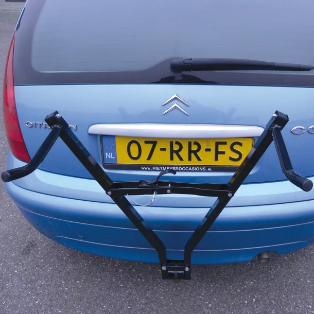 Bike carrier towing hook with license plate holder
