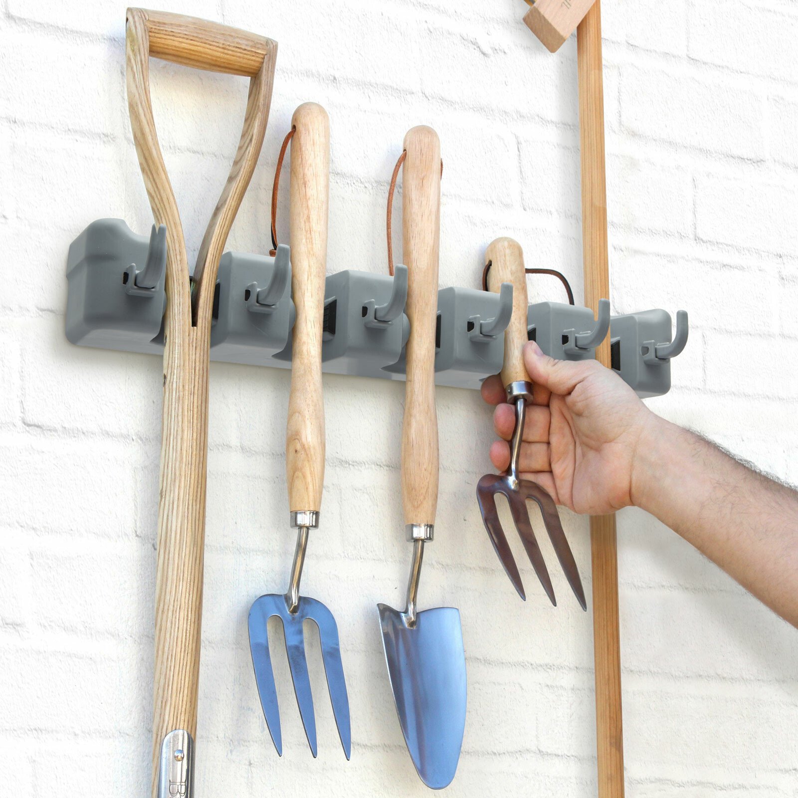 Universal wall cleaning tool / tool holder thumb