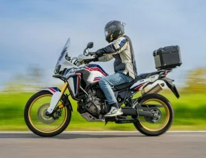 Ghid complet pentru accesorii de călătorie cu motocicleta: confort și siguranță