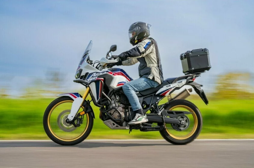 Ghid complet pentru accesorii de călătorie cu motocicleta: confort și siguranță